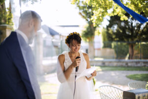 Moi et mon mari lors de notre cérémonie laïque de mariage